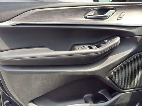 Used 2024 Jeep Grand Cherokee Limited w/ Luxury Tech Group II AWD/4WD image 24