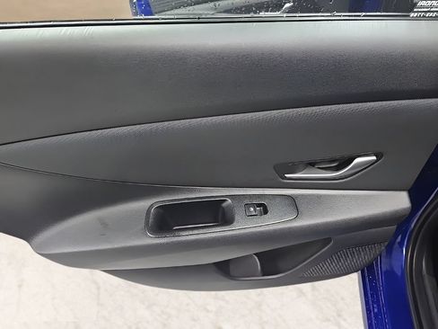 Certified 2025 Hyundai Elantra Limited FWD image 15