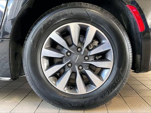 Used 2023 Chrysler Pacifica Touring-L FWD image 34