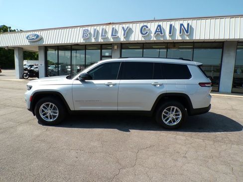 Used 2024 Jeep Grand Cherokee L Laredo RWD image 4