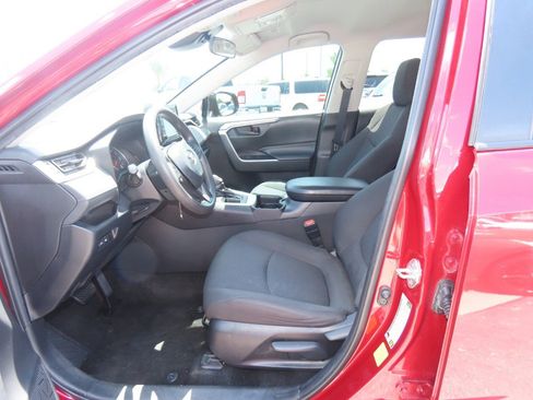 Used 2020 Toyota RAV4 LE FWD image 25