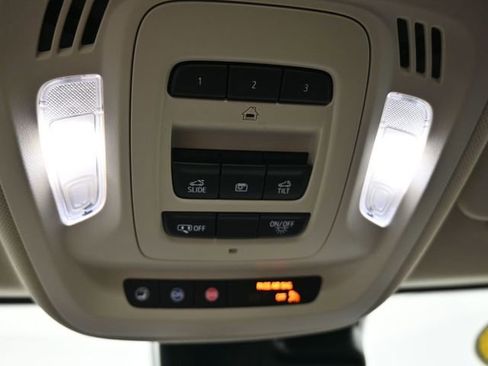 Used 2022 Buick Envision Avenir w/ Technology Package II image 36