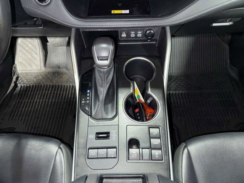 Used 2023 Toyota Highlander XLE image 32