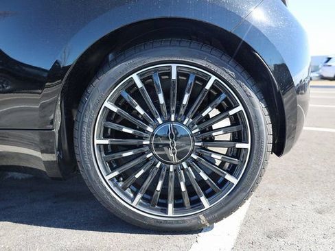 New 2024 FIAT 500 e (RED) image 32