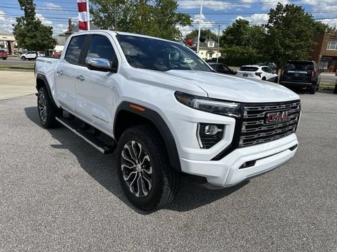 Used 2024 GMC Canyon Denali AWD/4WD image 11