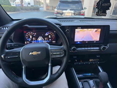 Used 2025 Chevrolet Colorado W/T w/ WT Custom Package image 8