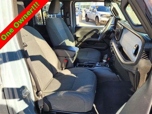 Used 2024 Jeep Wrangler Sahara image 16