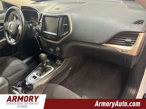 Used 2017 Jeep Cherokee Latitude image 37