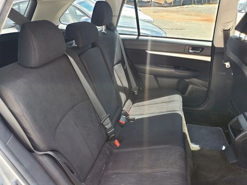 Used 2013 Subaru Outback 2.5i Premium w/ All-Weather Pkg AWD/4WD image 4