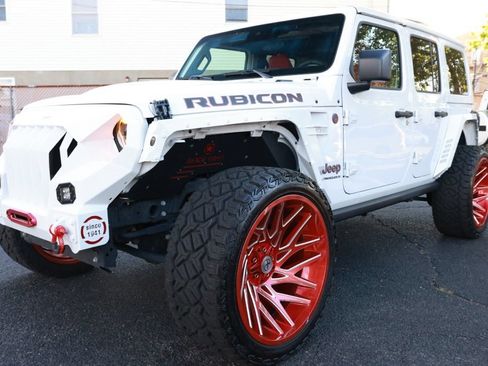 Used 2025 Jeep Wrangler Unlimited Rubicon AWD/4WD image 4