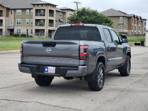 Certified 2025 Nissan Frontier SV AWD/4WD image 4