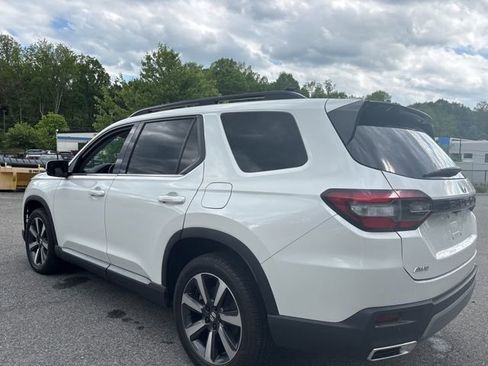 Used 2024 Honda Pilot Touring image 2