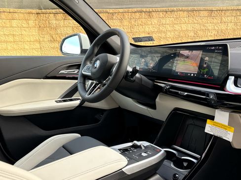 New 2026 BMW X1 xDrive28i w/ M Sport Package image 8