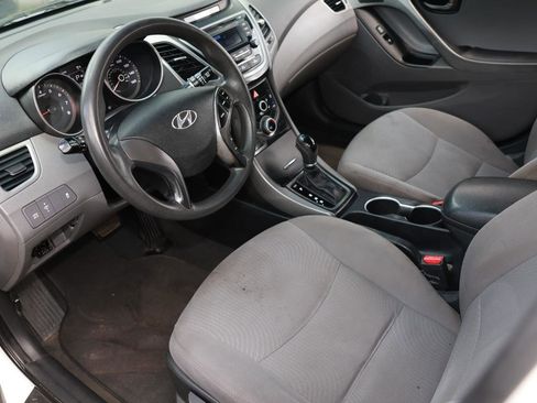 Used 2014 Hyundai Elantra SE image 4