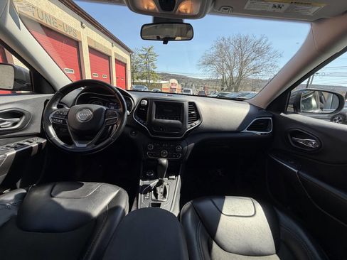 Used 2019 Jeep Cherokee Latitude Plus AWD/4WD image 29