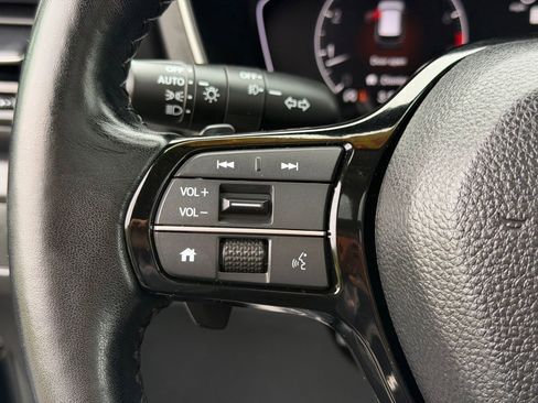 Used 2024 Honda Pilot Touring image 18