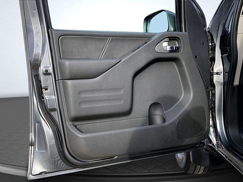 Used 2019 Nissan Frontier PRO-4X image 24