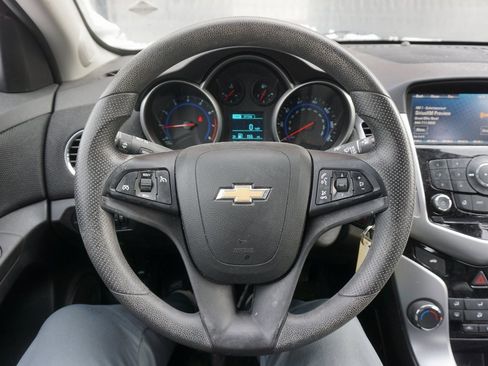 Used 2016 Chevrolet Cruze LT image 3
