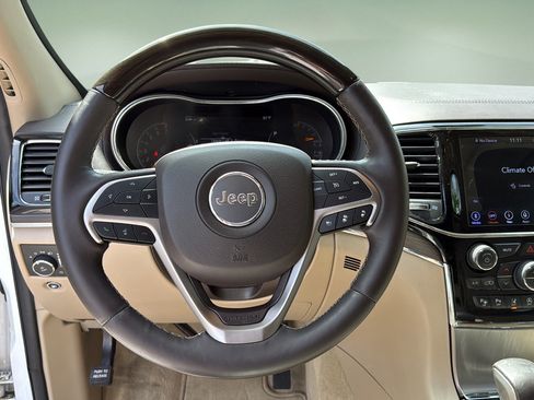 Used 2019 Jeep Grand Cherokee Overland AWD/4WD image 22