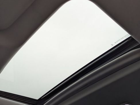 Certified 2022 GMC Sierra 1500 SLT w/ SLT Convenience Package image 22