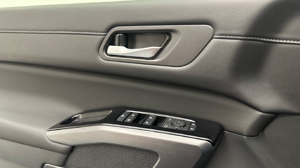 New 2026 Nissan Pathfinder SL AWD/4WD image 16