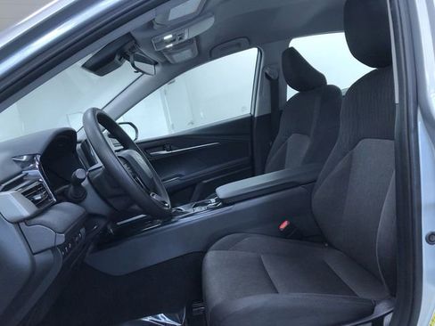 Used 2025 Toyota Camry LE image 11