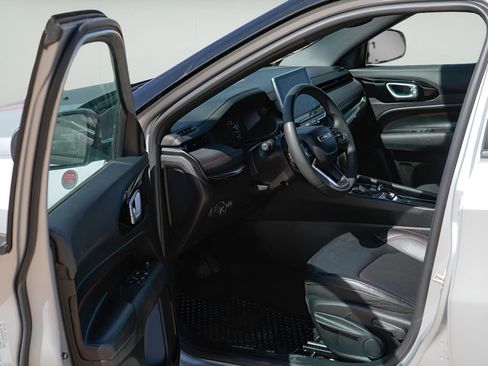 Used 2024 Jeep Compass Trailhawk image 18