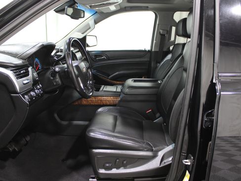 Used 2020 Chevrolet Suburban Premier image 3