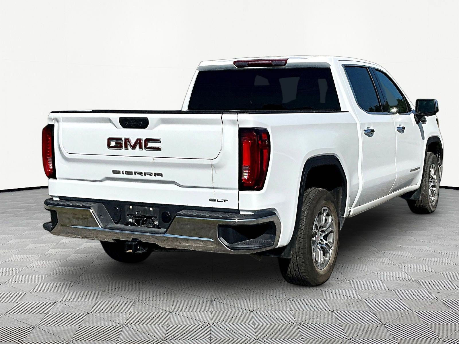 Used 2025 GMC Sierra 1500 SLT AWD/4WD image 6