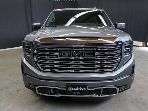 Used 2024 GMC Sierra 1500 Denali w/ Technology Package AWD/4WD image 2