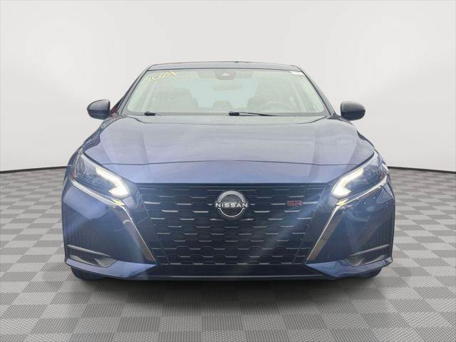 Used 2024 Nissan Altima 2.5 SR FWD image 2