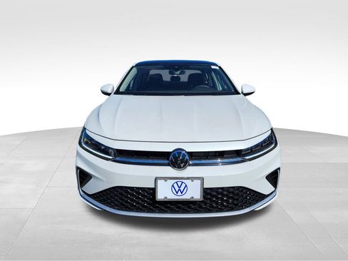 New 2025 Volkswagen Jetta SE image 2