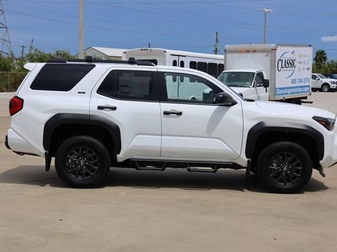 New 2026 Toyota 4Runner SR5 AWD/4WD image 4
