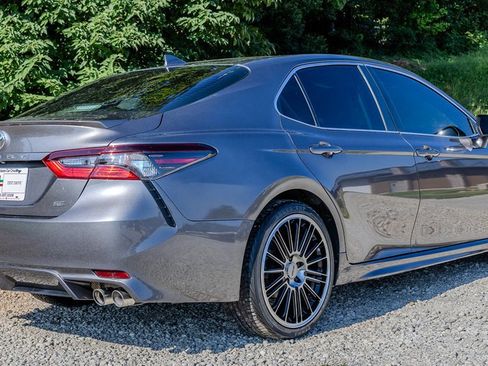 Used 2022 Toyota Camry SE FWD image 5