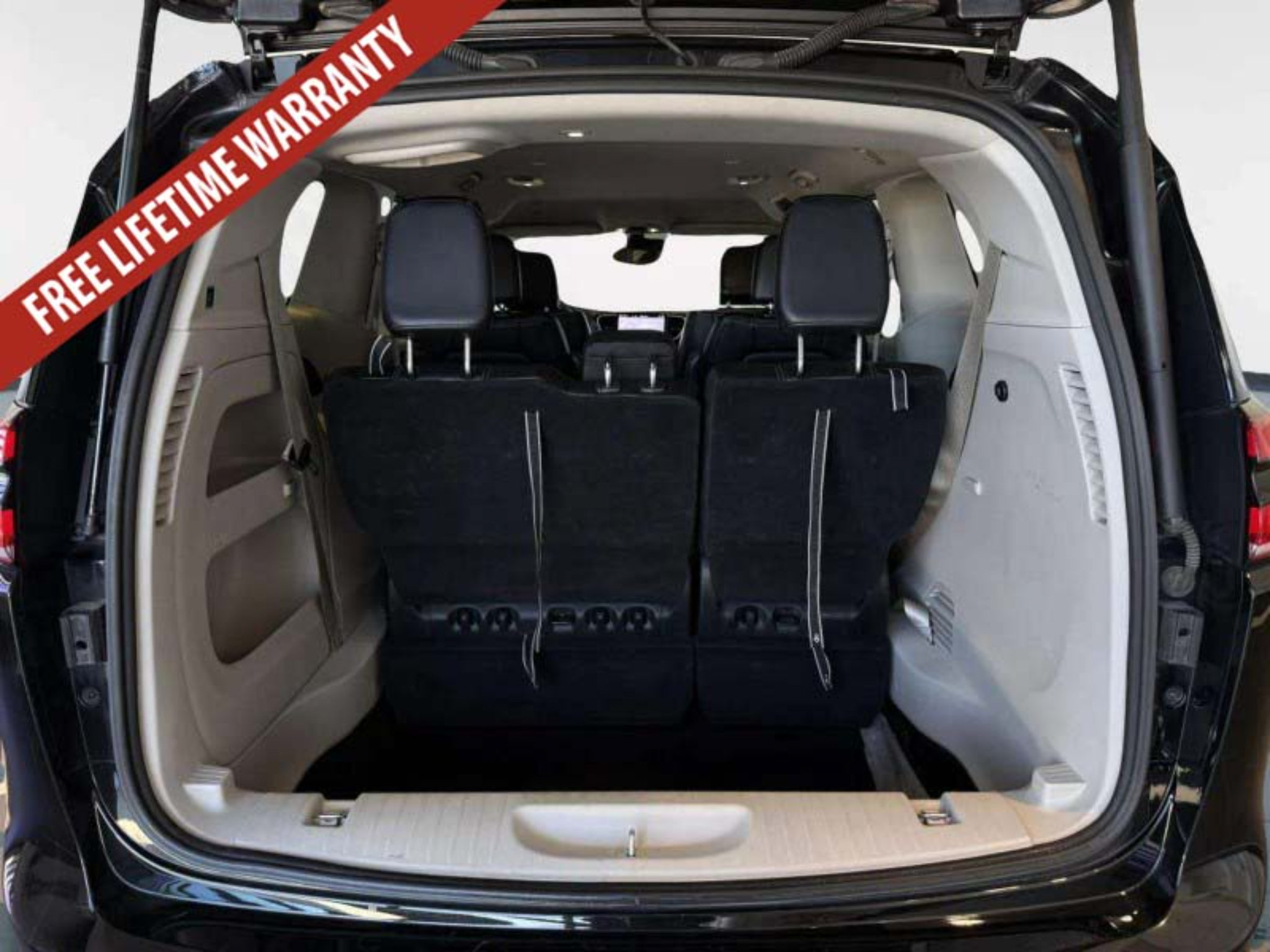 Used 2024 Chrysler Pacifica Touring-L FWD image 34