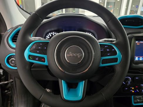 Used 2018 Jeep Renegade Latitude FWD image 16