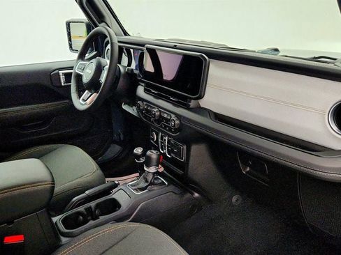 Used 2025 Jeep Wrangler Unlimited Sahara w/ Safety Group image 25