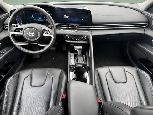 Certified 2024 Hyundai Elantra Limited FWD image 16