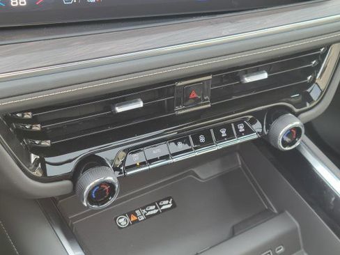 New 2026 Chevrolet Suburban Premier image 19