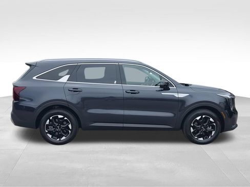 Used 2025 Kia Sorento S FWD image 9