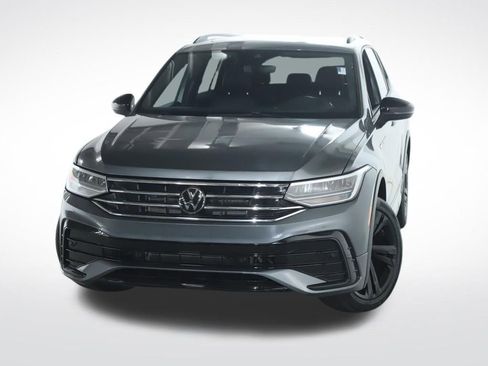 Used 2023 Volkswagen Tiguan SE R-Line FWD image 2