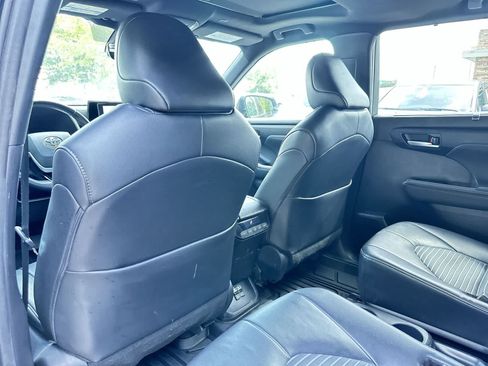Used 2024 Toyota Highlander XSE AWD/4WD image 14