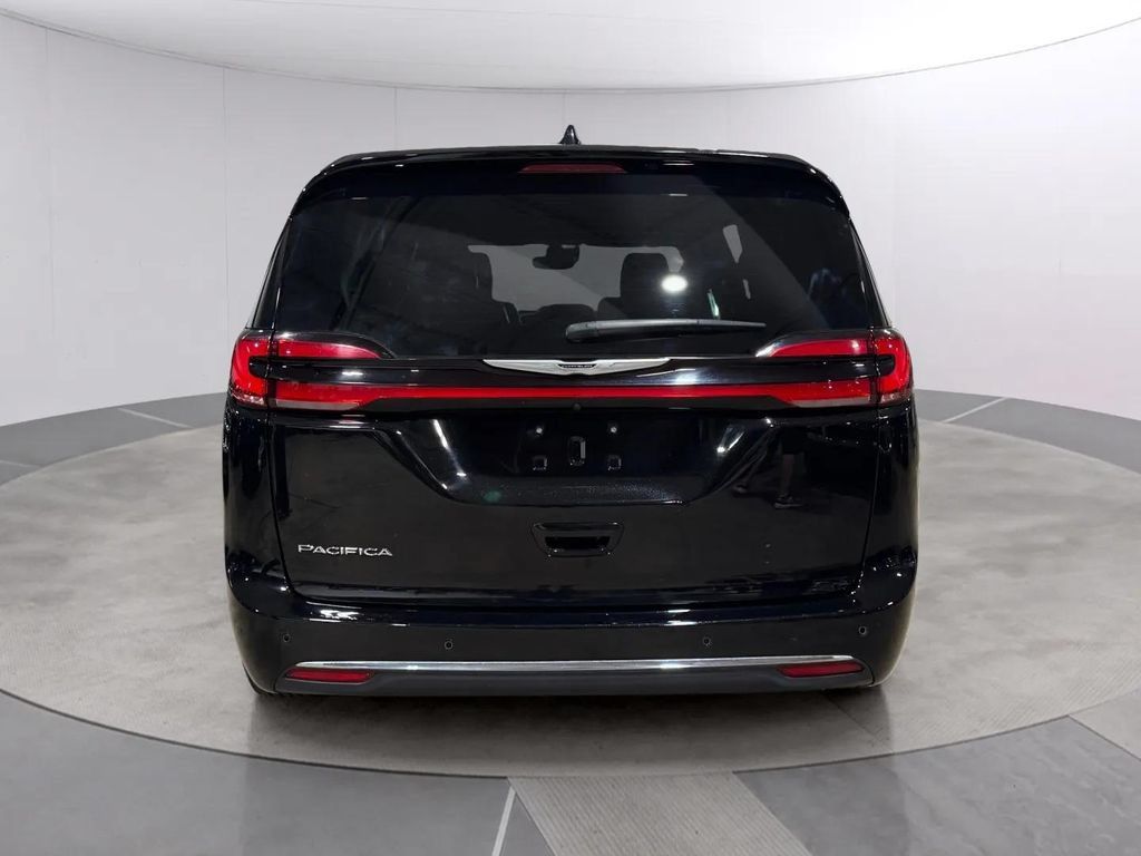Used 2025 Chrysler Pacifica Select FWD image 4