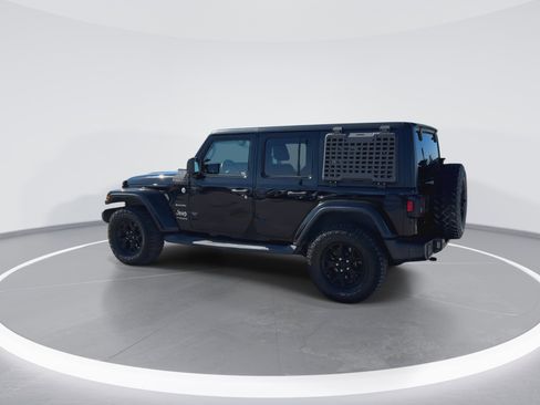 Used 2019 Jeep Wrangler Unlimited Sahara image 7