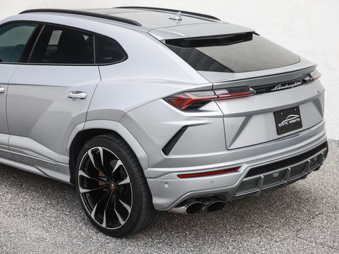 Used 2020 Lamborghini Urus AWD/4WD image 16