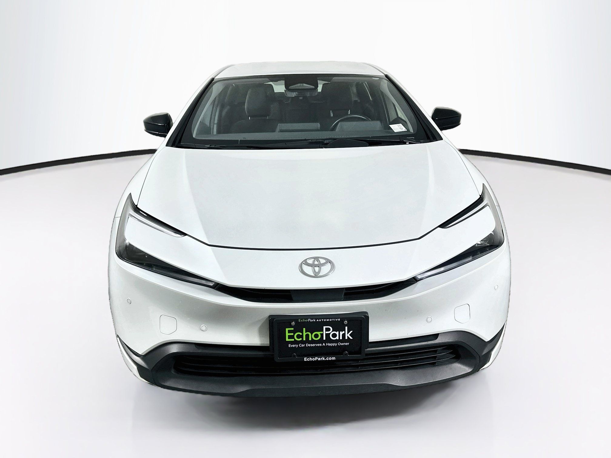 Used 2025 Toyota Prius LE FWD image 2