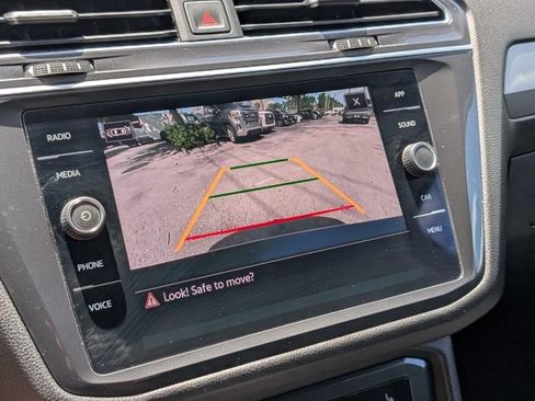 Certified 2023 Volkswagen Tiguan SE FWD image 22