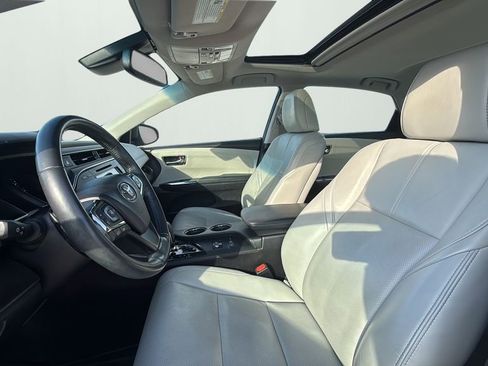 Used 2018 Toyota Avalon Limited image 9
