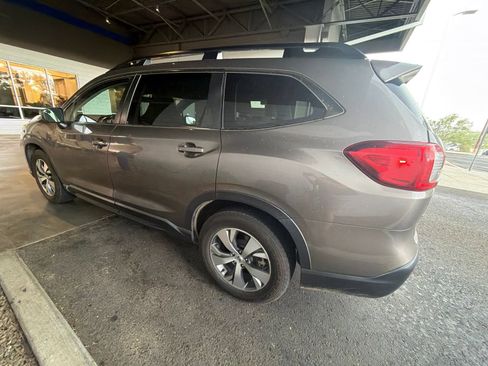Used 2021 Subaru Ascent Premium w/ Convenience Package AWD/4WD image 2