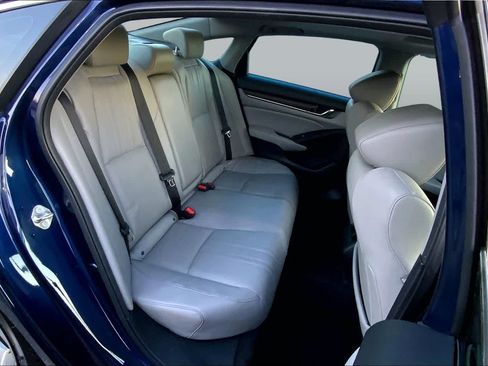 Used 2018 Honda Accord Touring image 19